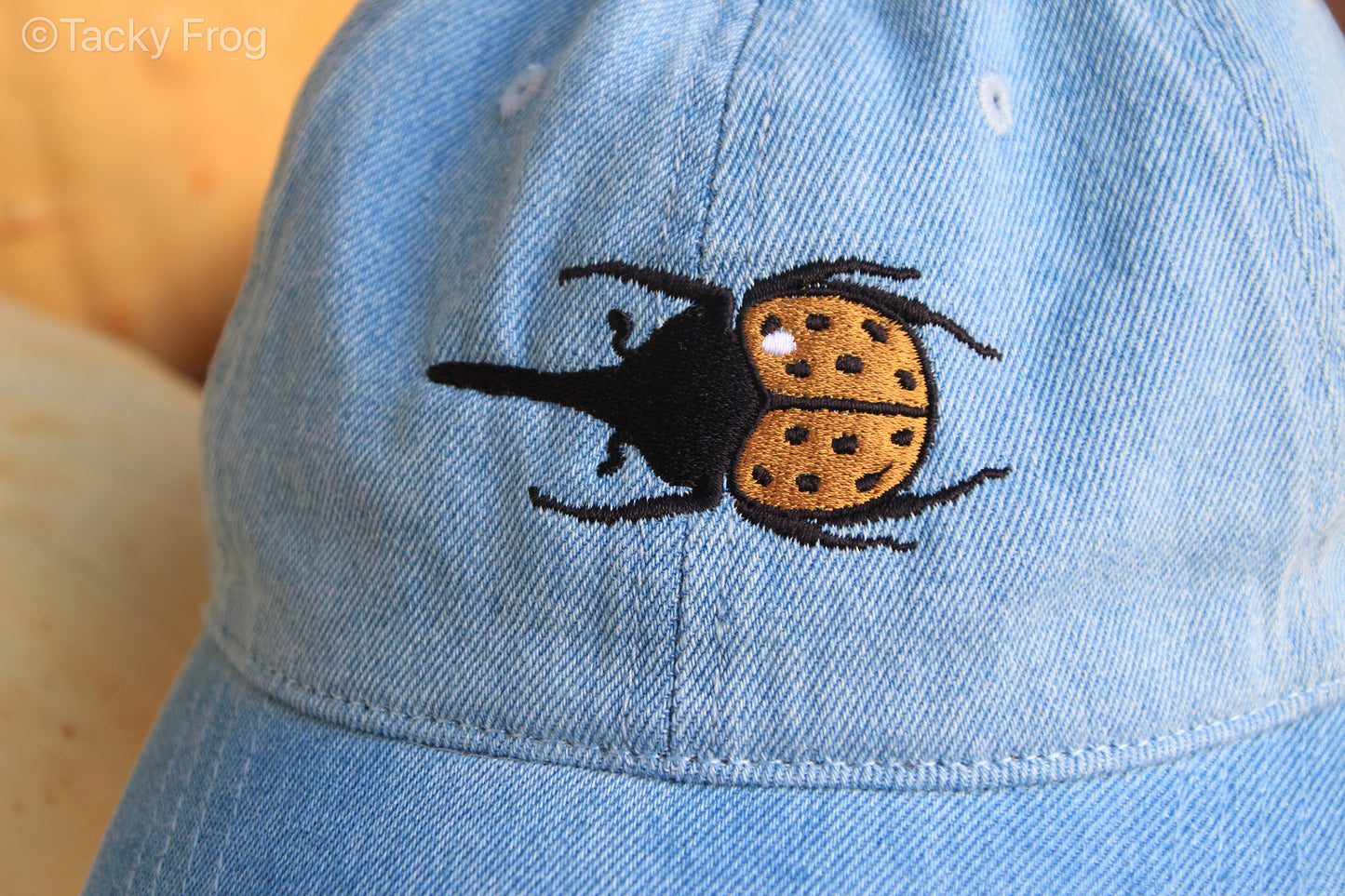 A close up of the embroidery on the hat. There may be loose, hanging threads that can easily be cut off.